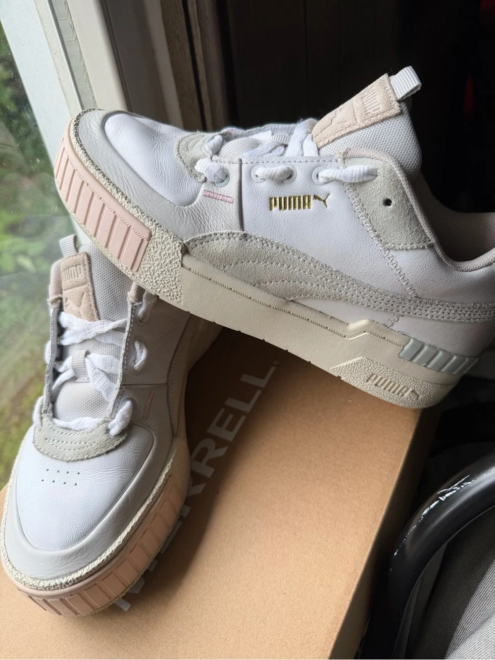 Puma Carina Sneakers – Women’s Size US 8 (EU 38.5) – White/Pink